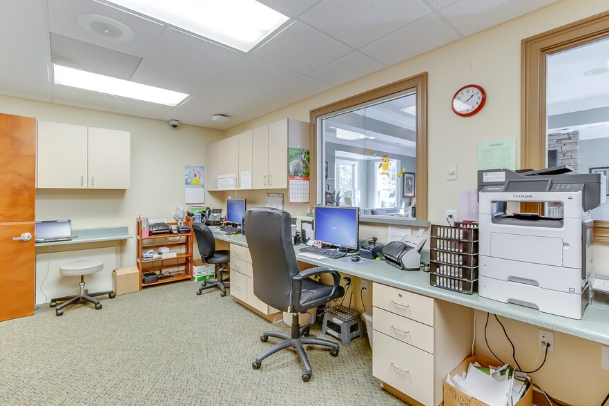 More Photos Of 135 Professional Park Dr, Seneca Healthcare For Lease