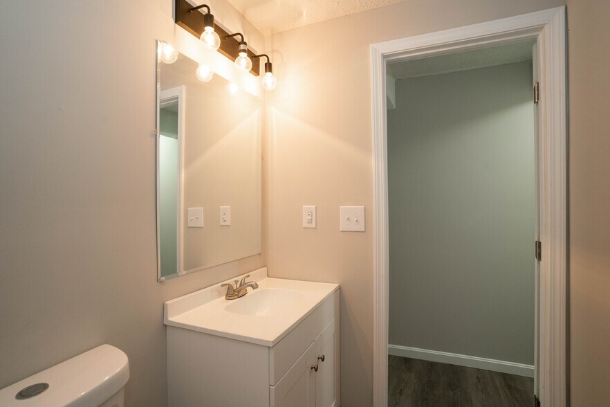 More Photos Of 412 Woodcreek Dr, Radcliff Apartments For Sale