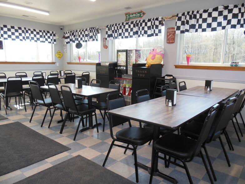 More Photos Of 3510 Cadillac Dr, Farwell Restaurant For Sale