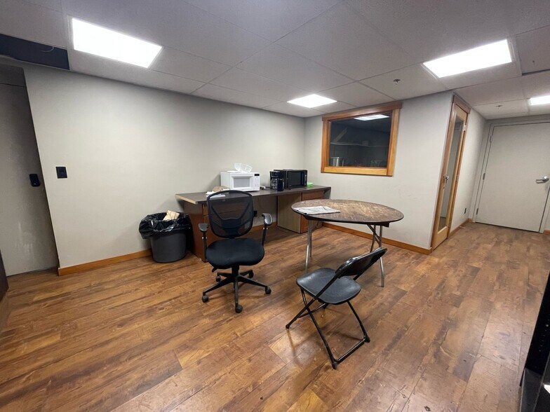 More Photos Of 26020 31B Ave, Langley Twp Flex For Lease