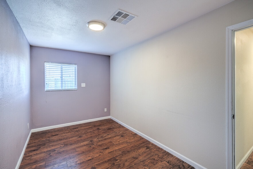 More Photos Of 211 W Atlantic Ave, Henderson Office For Sale