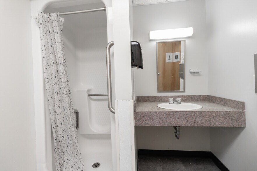 More Photos Of 385 Good Hope Pike, Clarksburg Healthcare For Sale