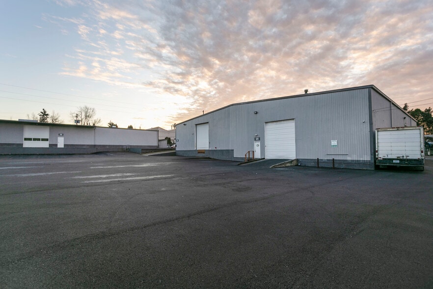 More Photos Of 5301-5303 NE 105th Ave, Portland Unknown For Lease