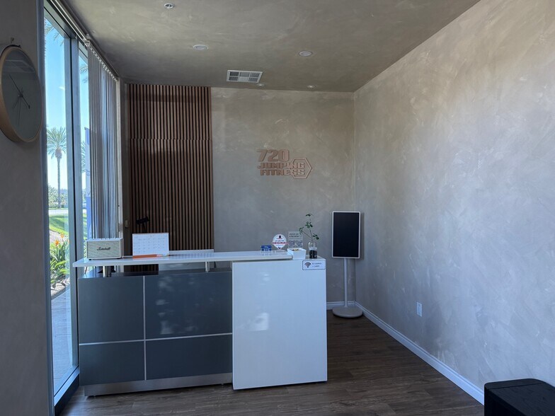 More Photos Of 610 Roosevelt Ave, Irvine Office For Lease