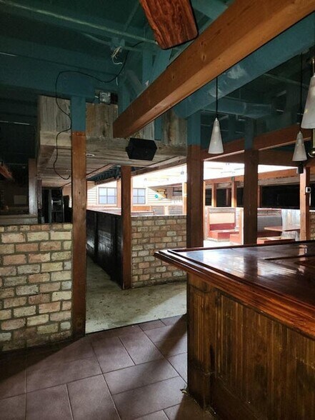 More Photos Of 1691 E Dublin Granville Rd, Columbus Restaurant For Sale