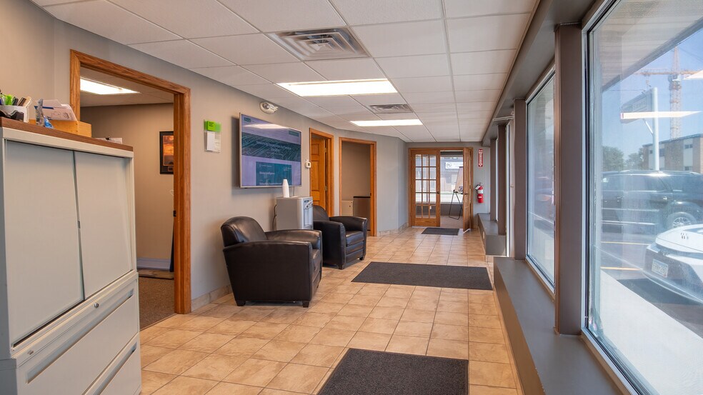 More Photos Of 903 Broadway Ave N, Rochester Freestanding For Sale