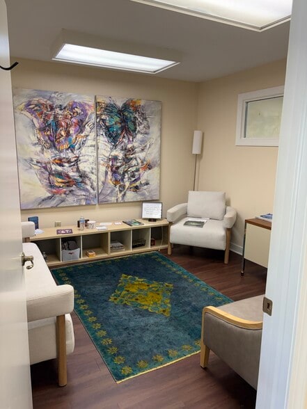 More Photos Of 491 McLaws Cir, Williamsburg Office For Sale