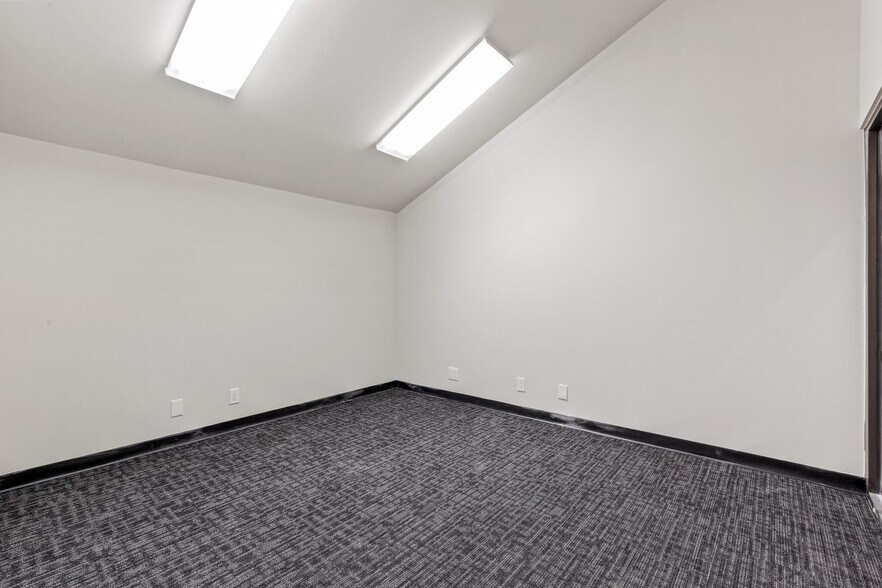 More Photos Of 1515 S Boulder Ave, Tulsa Office For Lease