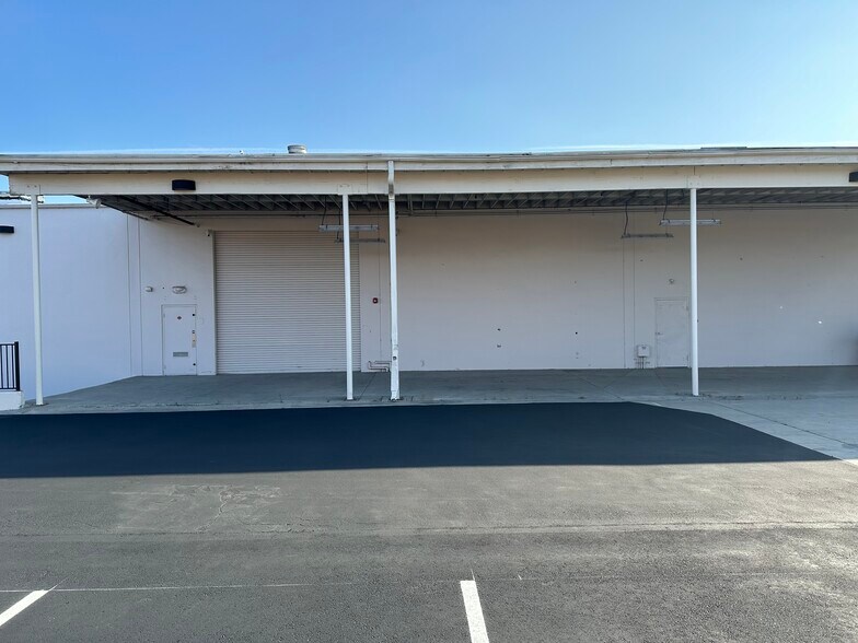 More Photos Of 13467 Dalewood St, Baldwin Park Warehouse For Lease