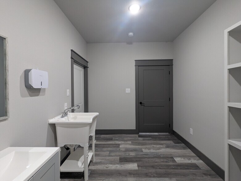 More Photos Of 7245 FM 1006 Rd, Orange Warehouse For Lease