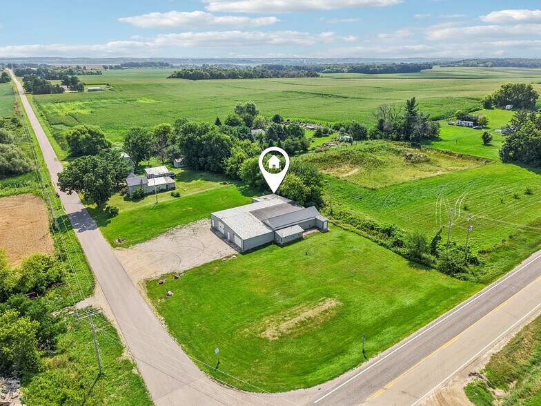 More Photos Of W9231 Bobolink Rd, Reeseville Warehouse For Sale