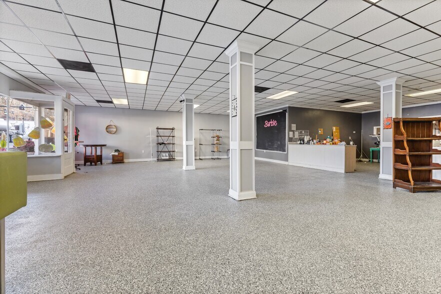 More Photos Of 114 N Church St, Waverly Loft Creative Space For Lease