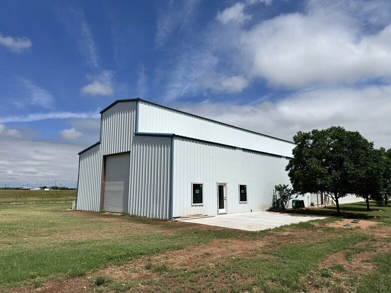 More Photos Of 182 Cr-335, Abilene Warehouse For Lease