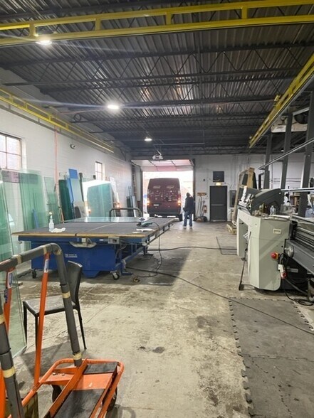 More Photos Of 1390 Louis Ave, Elk Grove Village Warehouse For Sale