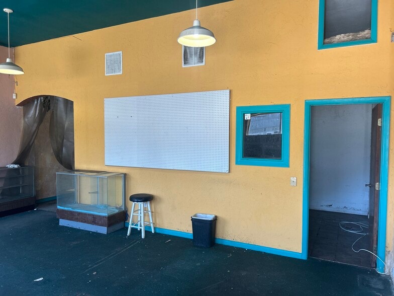 More Photos Of 1318 Federal Hwy, Hollywood Storefront For Lease