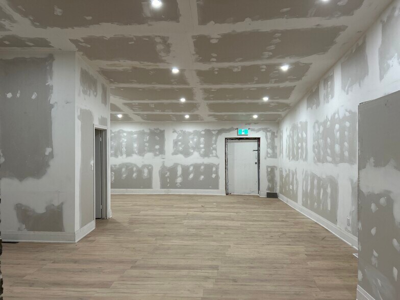 More Photos Of 47 W King St, Cobourg Storefront Retail Residential For Sale