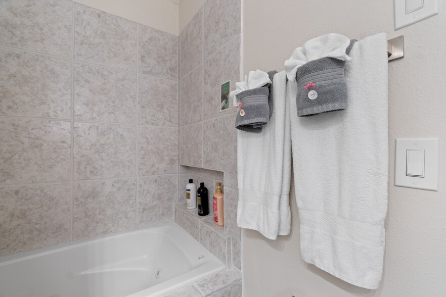 More Photos Of 1520 NE 51st St, Fort Lauderdale Apartments For Sale