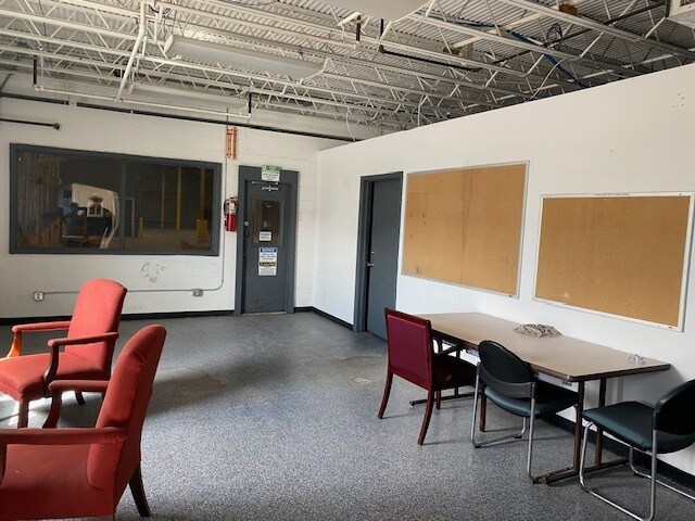 More Photos Of 1700 Lynch Rd, Evansville Warehouse For Lease