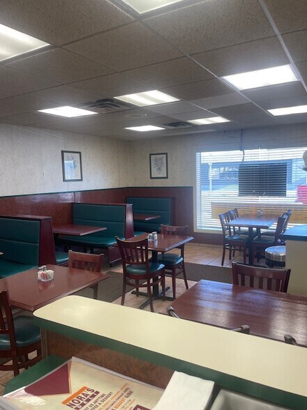 More Photos Of 381 Avenel St, Avenel Restaurant For Lease