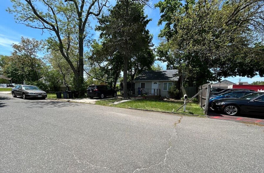 More Photos Of 742-746 Middle Country Rd, Selden Freestanding For Sale