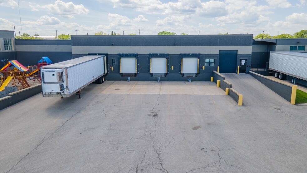More Photos Of 4200 N Holton St, Milwaukee Warehouse For Lease