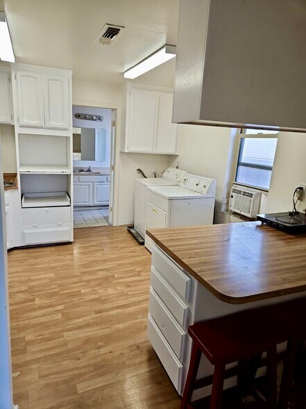 More Photos Of 612 B St, Marysville Bar For Sale