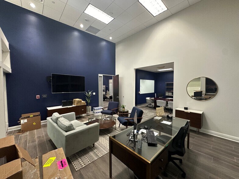 More Photos Of 1046 Texan Trl, Grapevine General Retail For Lease