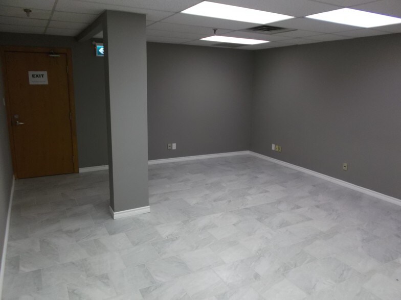 More Photos Of 735 Wonderland Rd N, London Freestanding For Lease