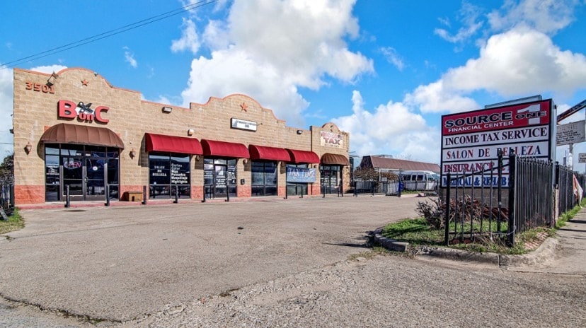 More Photos Of 3501 E Berry St, Fort Worth Storefront Retail Office For Lease