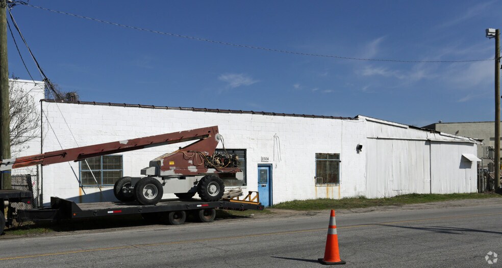 More Photos Of 2304 Turnpike Rd, Portsmouth Service For Sale