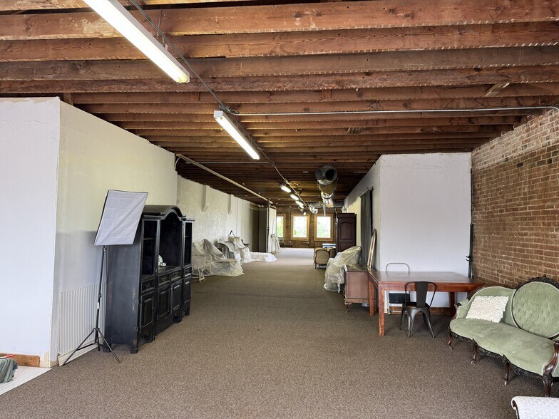 More Photos Of 419 W Main St, Yukon Storefront Retail Residential For Sale