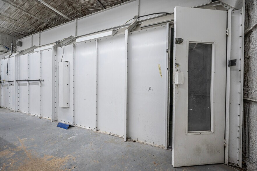 More Photos Of 11206 N Broadway Ave, Ada Warehouse For Sale