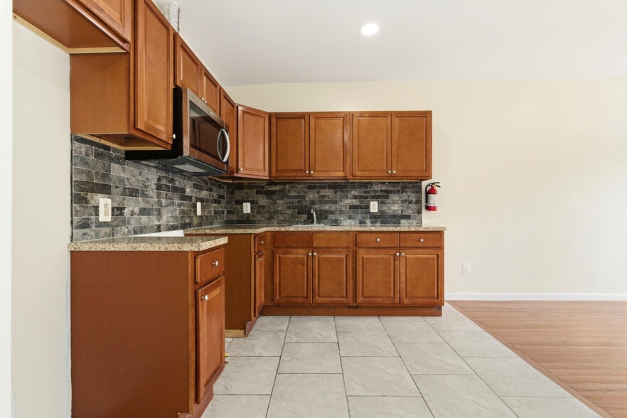 More Photos Of 265 S 8th St, Newark Apartments For Sale