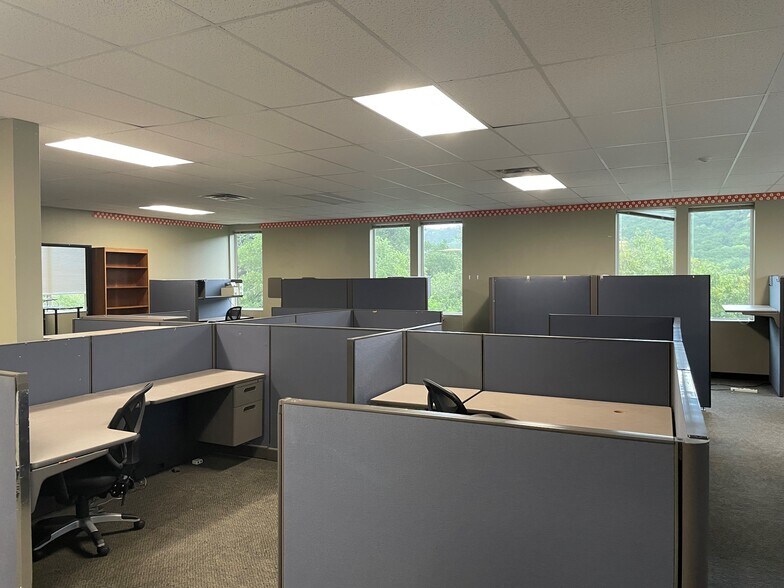More Photos Of 6615 Vaught Ranch Rd, Austin Office Residential For Lease