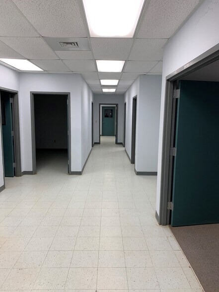 More Photos Of 7402 S US Highway 83, Laredo Warehouse For Lease