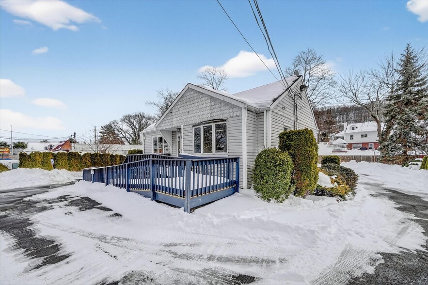 More Photos Of 75 Ramapo Rd, Garnerville Office For Lease