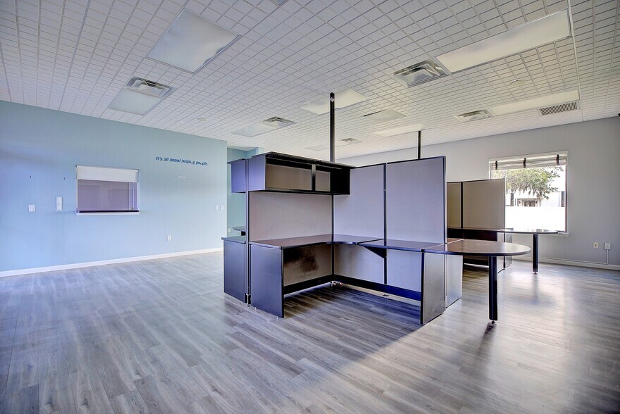 More Photos Of 2153 US Highway 27 S, Sebring Office For Sale