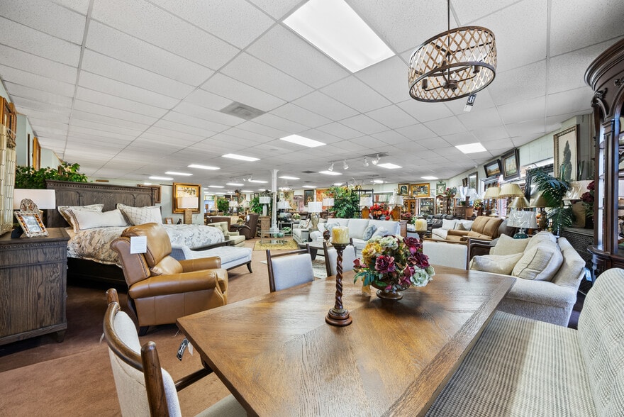 More Photos Of 23681 Newhall Ave, Santa Clarita Freestanding For Sale