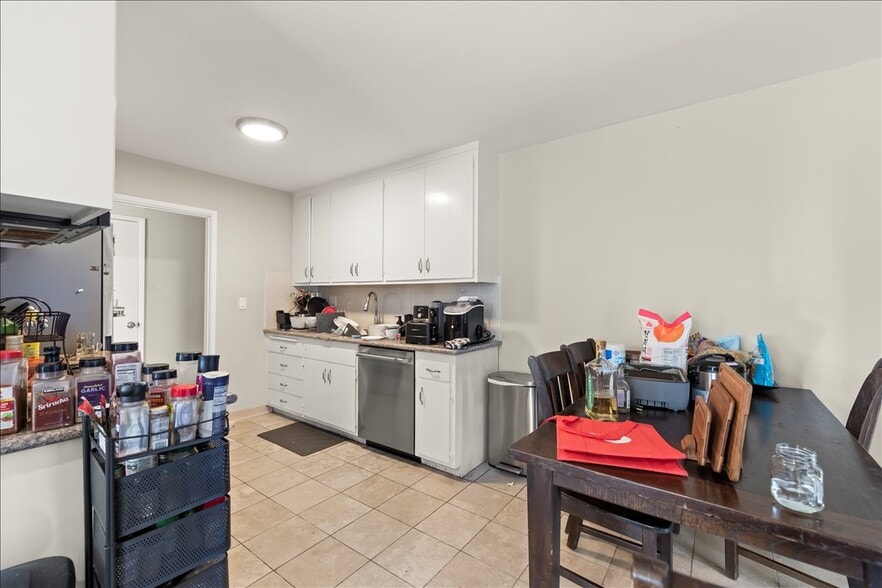 More Photos Of 220 Athol Ave, Oakland Apartments For Sale