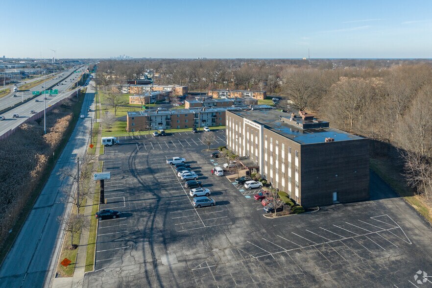 More Photos Of 25701 N Lakeland Blvd, Cleveland Medical For Lease