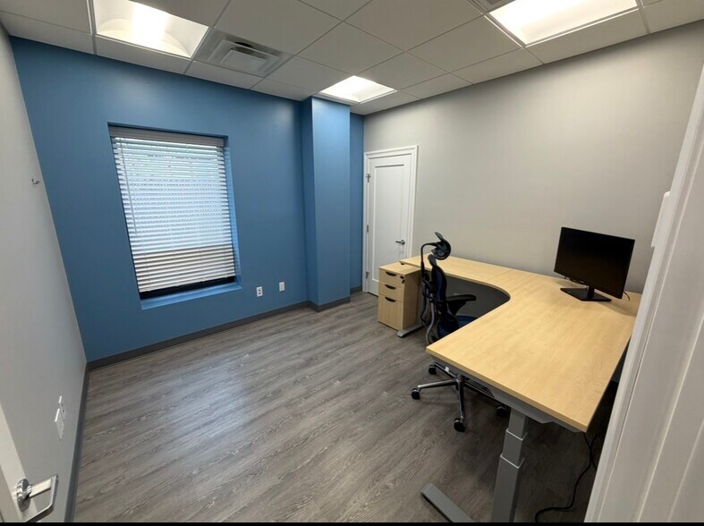 More Photos Of 2000 Deer Park Ave, Deer Park Coworking Space