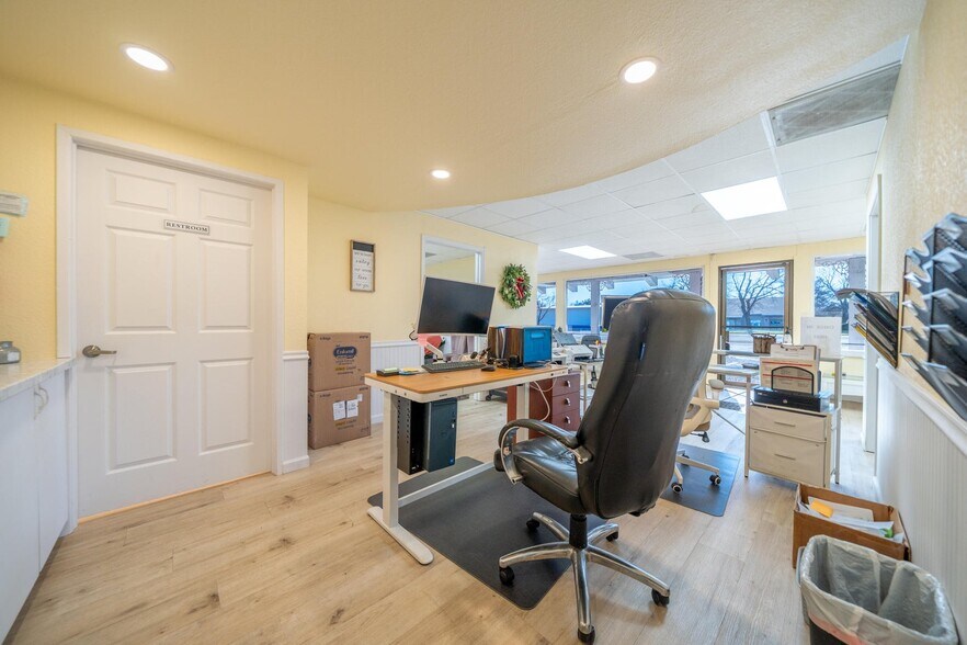 More Photos Of 1556 Hartnell Ave, Redding Office For Sale