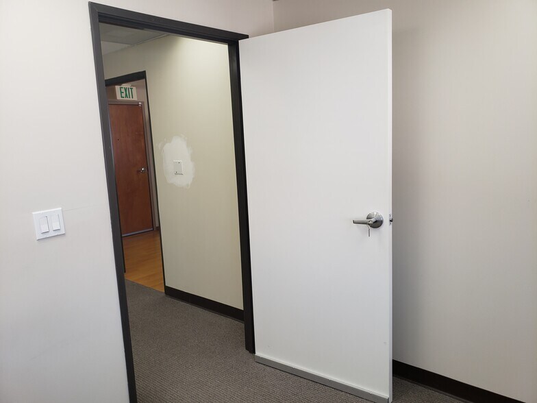 More Photos Of 28348 Roadside Dr, Agoura Hills Office For Lease