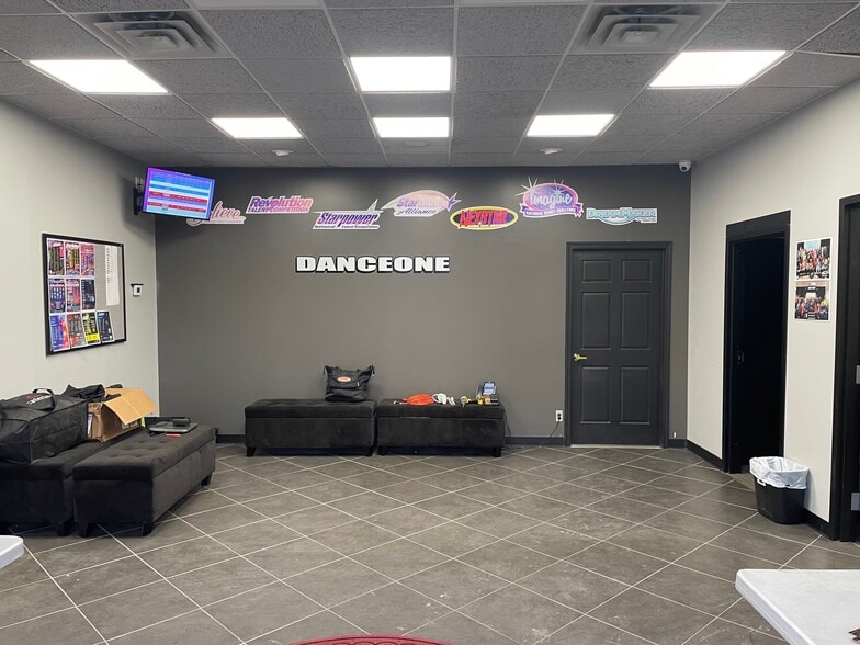 More Photos Of 30 Kinsey Rd, Xenia Light Distribution For Lease