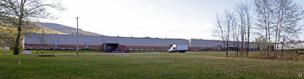 More Photos Of 20 Industry Dr, Mountainville Warehouse For Lease
