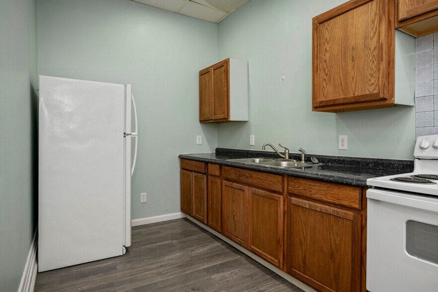 More Photos Of 217-221 S Main St, Cynthiana Apartments For Sale