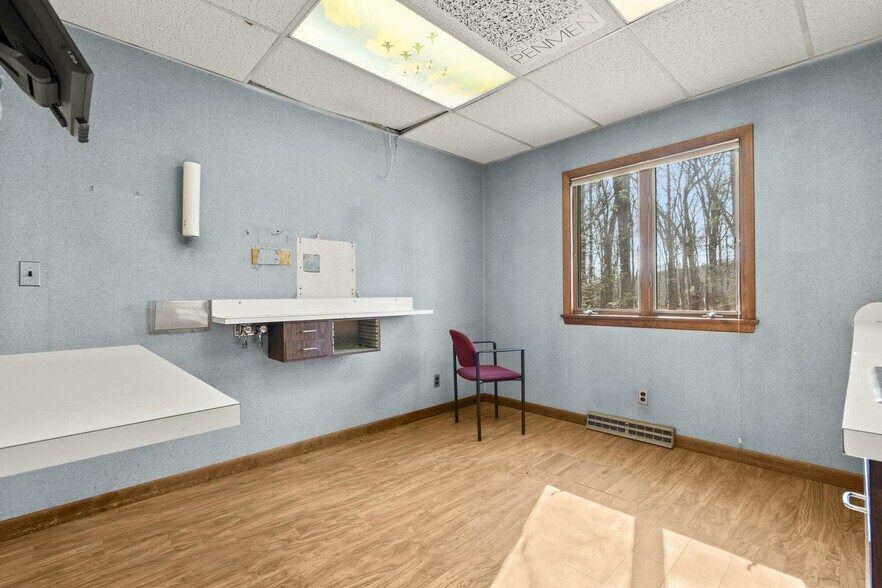 More Photos Of 921 Boston Tpke, Bolton Medical For Lease