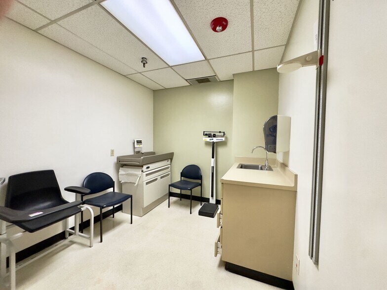 More Photos Of 887 E 2nd St, Pomona Medical For Lease