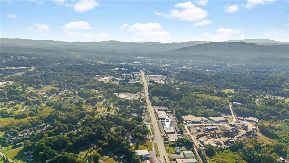 More Photos Of 3509 W Market St, Johnson City Warehouse For Lease