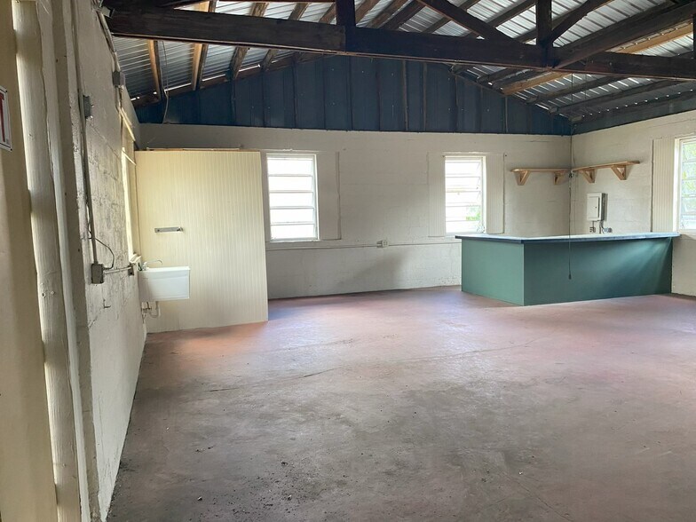 More Photos Of 408 N Ridgewood Dr, Sebring Freestanding For Sale